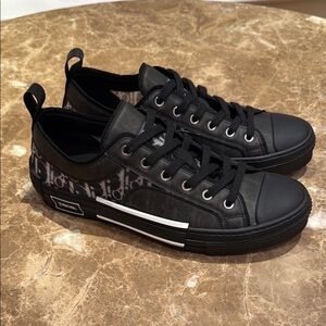Dior Black B23